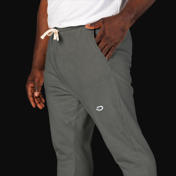 Bestickte Jogginghose mit minimalistischem Logo – Jogginghose aus stückgefärbtem Fleece